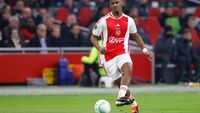 Hato bleef overeind tijdens minder seizoen Ajax: 'Voor mezelf een prima seizoen'