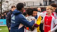 Ajax O17 wint bekerfinale met ruime cijfers van leeftijdsgenoten ADO Den Haag