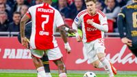 Godts blij met kans in Ajax 1: 'Als ik vaak de bal krijg, kan ik blijven aanvallen'