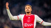 'Ervaren' Rensch wil kar trekken bij Ajax: 'Moet ik ook van mezelf verwachten'