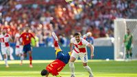 El Ahmadi zag tegenvallende Šutalo tegen Spanje: 'Hij loopt vaak weg uit positie'