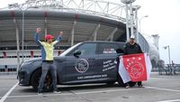 Rondom Ajax: Mannen StukTV nemen PSV-fan Giel te grazen