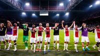 Kranten zien verschil bij Ajax met vorig seizoen: 'In spelvreugde, in patronen, in cohesie en in vorm'