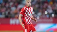 Van de Beek scoort namens Girona, maar verliest na opmerkelijk duel van Feyenoord