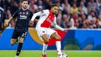 'Rensch in gesprek met Ajax over nieuw contract; verdediger was in zomer bijna rond met AS Roma'