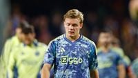 Ajax begint met Rasmussen en gewijzigd middenveld aan uitduel met Slavia Praag