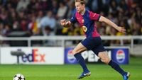 Buitenland: De Jong met FC Barcelona op zoek naar drie punten in Servië