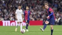 Buitenland: De Jong valt tijdens El Clásico in bij oppermachtig FC Barcelona