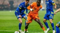 Brobbey naar de kant bij Oranje: 'Had een beetje last van mijn bovenbeen'