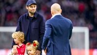 Blind, Kluivert, Tahamata en Rijkaard hebben borstbeeld in supportershome Ajax