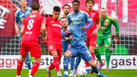 Ajax en FC Twente delen punten na intens gevecht in Enschede