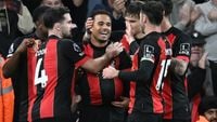 Buitenland: Kluivert helpt Bournemouth vanaf de strafschopstip tegen Chelsea