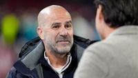 Bosz kritisch op PSV na nederlaag in Amsterdam: 'Ajax heeft verdiend gewonnen'