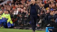 Bosz grapt over Farioli: 'Hij is zo onvoorspelbaar, dat hij voorspelbaar wordt'