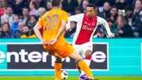 Emanuelson geniet van rol op achtergrond: 'Op dit moment geen ambitie om hoofdtrainer te worden'