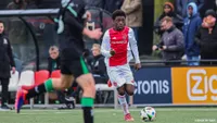 Ajax O15 speelt gelijk in knotsgekke topper en ziet concurrentie naderen