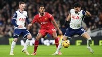 Buitenland: Gravenberch boekt met Liverpool spectaculaire zege op bezoek bij Tottenham Hotspur