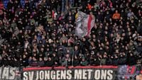 Rondom Ajax: Ajax-supporter in Riga aangehouden voor verwonden Letse journalist