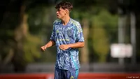 Ajax O19 komt mede dankzij dubbelslag Van der Vaart makkelijk langs PEC Zwolle O19; O17 en O15 winnen ook