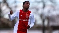 Ajax O16 speelt in boeiend topduel gelijk tegen leeftijdsgenoten FC Barcelona