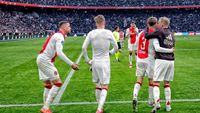 Ajax nadert PSV tot op twee punten na duel met Feyenoord en heeft nog wedstrijd tegoed