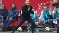 Farioli ziet bureaucratie bij Ajax: 'Om glas water te verplaatsen moet er heel veel gebeuren'