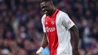 Ajax bevestigt: Brobbey mee naar Frankfurt; Farioli laat talent debuteren in Europese selectie