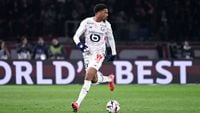 Buitenland: Akpom en Bakker verliezen met Lille OSC van Dortmund; Timber speelt gelijk