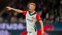 Brobbey maakt veel indruk op Eintracht Frankfurt-revelatie: 'Zo’n speler heb ik niet eerder meegemaakt'