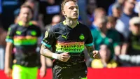 PSV kent bizarre comeback tegen Feyenoord en zet Ajax vol onder druk