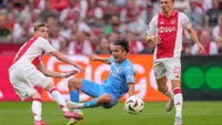 Rondom Ajax: Berghuis reageert frustratie af op assistent-scheidsrechter