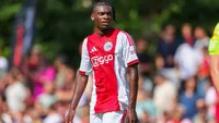 Ajax wint mede dankzij uitblinkende Mokio in oefenduel van PAOK