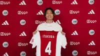 Ajax presenteert Itakura als vijfde nieuwe speler deze zomer; Japanner tekent tot medio 2029