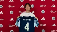 Beuker overtuigde Itakura om naar Ajax te komen: 'Ik kreeg het gevoel dat ze me echt nodig hadden'