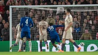 Ajax wordt door Chelsea vernederd op pijnlijke avond voor Heitinga en Gloukh