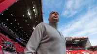 Rondom Ajax: Koeman neemt het op voor Heitinga: 'Hadden het iets makkelijker voor hem kunnen maken'