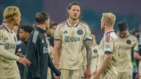 Rondom Ajax: Weghorst en Klaassen nemen het met twee dartprofessionals tegen elkaar op