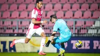Jong Ajax speelt doelpuntloos gelijk tegen FC Dordrecht en wint voor dertiende keer op rij niet
