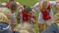 Ajax Vrouwen onderuit in Amsterdamse derby, FC Twente neemt koppositie over