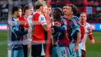 Zwart ziet Ajax moeite hebben met spel maken: 'Tegen een gesloten tegenstander ontstaan er problemen'