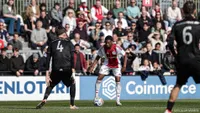 Ajax legt talentvolle verdediger (16) vast: 'Heeft de kenmerken van een moderne voetballer'