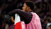 Akpom voelt zich niet correct behandeld door Ajax: 'Las op social media dat ik niet meer welkom was'