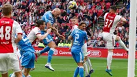 'Degene die bij Ajax de spelhervattingen doet, die moet wel een functie elders krijgen'
