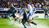 Welke speler van Ajax haalde zijn niveau tijdens het waterballet in Heerenveen?