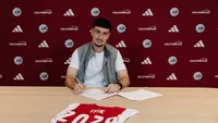 Isik trots op ontwikkeling bij Ajax: 'Ben pas op latere leeftijd bij een profclub terechtgekomen'