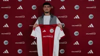 Ajax beloont jeugdige verdediger Isik met eerste profcontract tot zomer van 2029