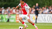Toptalent Ajax krijgt kans van Míchel: ‘Hij is een goed persoon en straalt positiviteit uit'