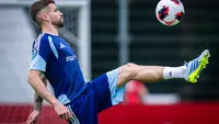 Henrique neemt leidersrol op zich bij Ajax: ‘De jonge spelers moeten zien hoe je moet werken’