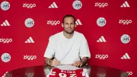Rondom Ajax: Blind staat direct op trainingsveld na terugkeer bij Ajax