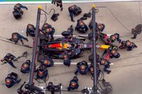 Red Bull Racing dubbele pitstop tijdens Chinese GP gezien van bovenaf